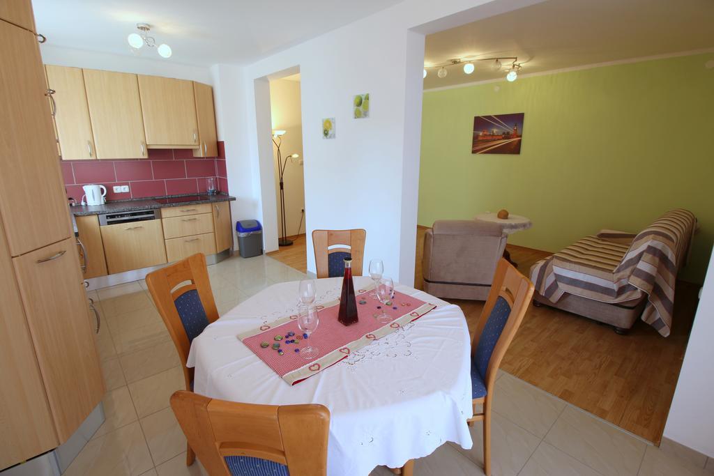 באניולה Apartment Luzia מראה חיצוני תמונה