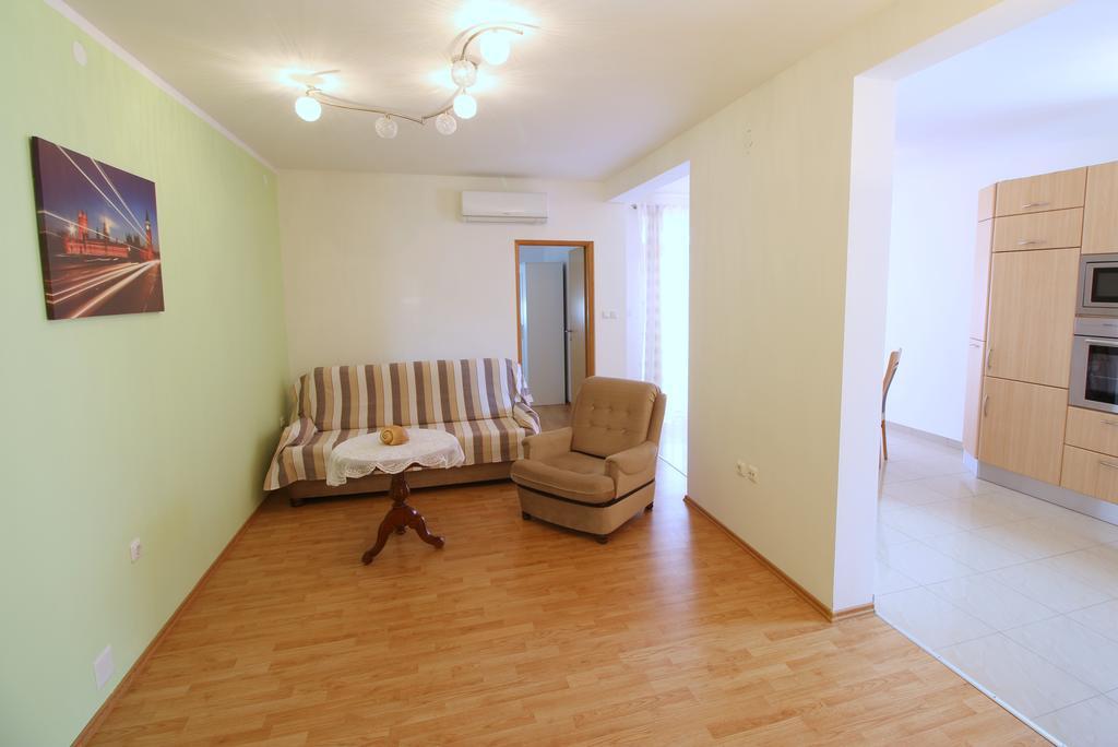 באניולה Apartment Luzia מראה חיצוני תמונה