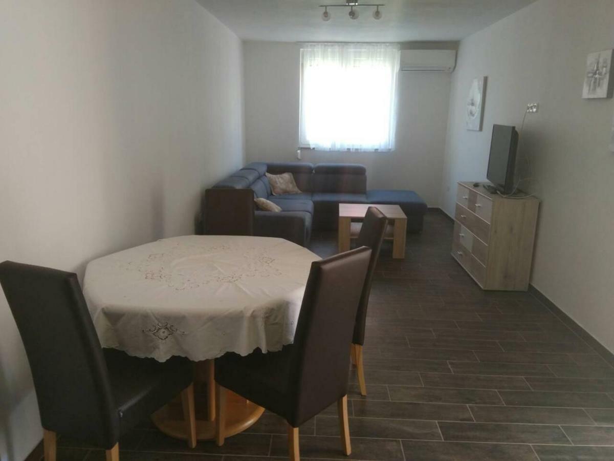 באניולה Apartment Luzia מראה חיצוני תמונה